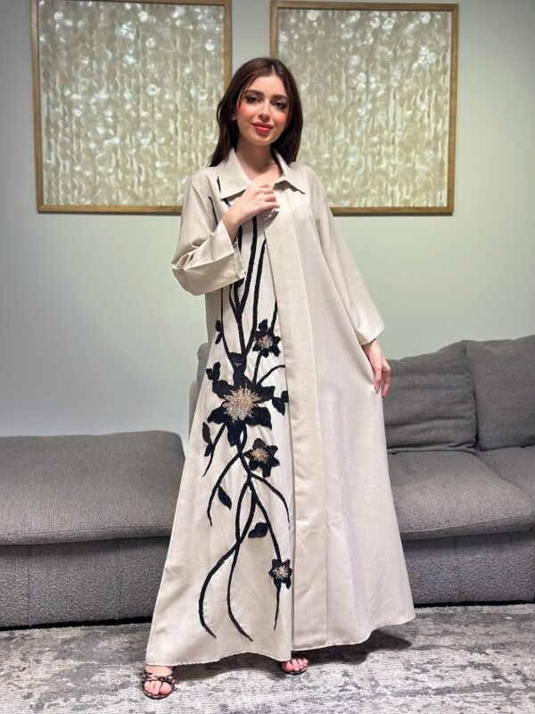 ⁦جلابيه قلاب خام سي واي مُزين بوردة ترتر لمعه⁩ - الصورة ⁦4⁩